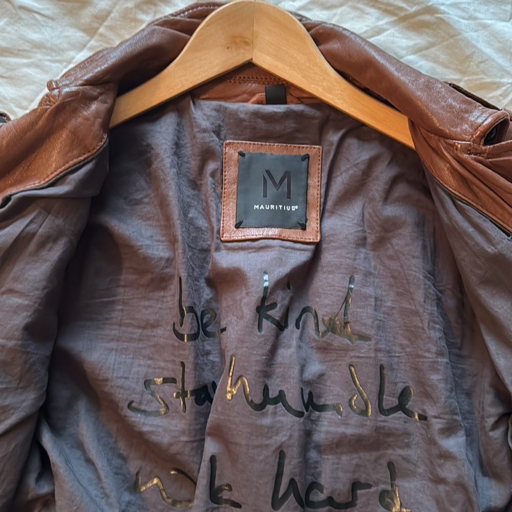 Practically New, Worn Just A Couple Of Times. Per… - image 5